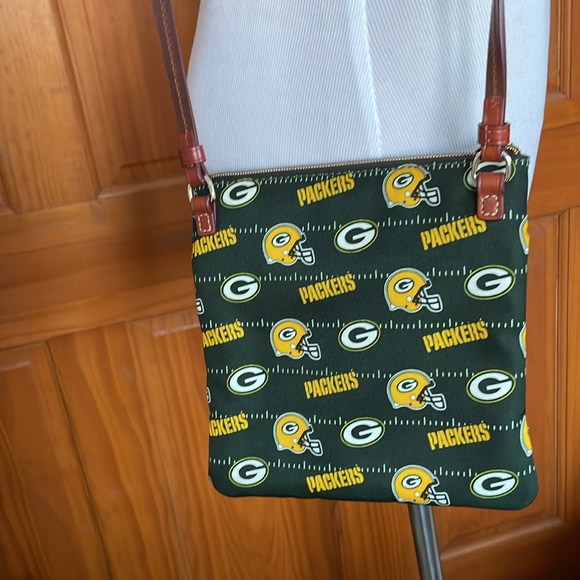 Dooney & Bourke Green Bay Packers Petite Crossbody - Picture 3 of 12
